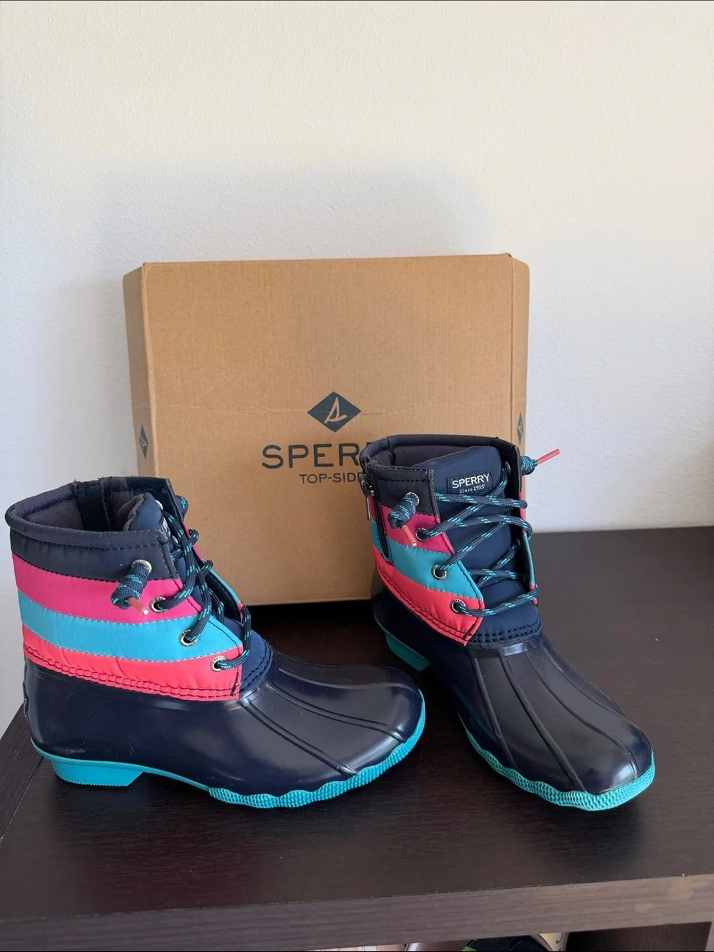 NWT SPERRY TOP-SIDER Size 1 SALTWATER NAVY/MULTICOLOR DUCK BOOTS